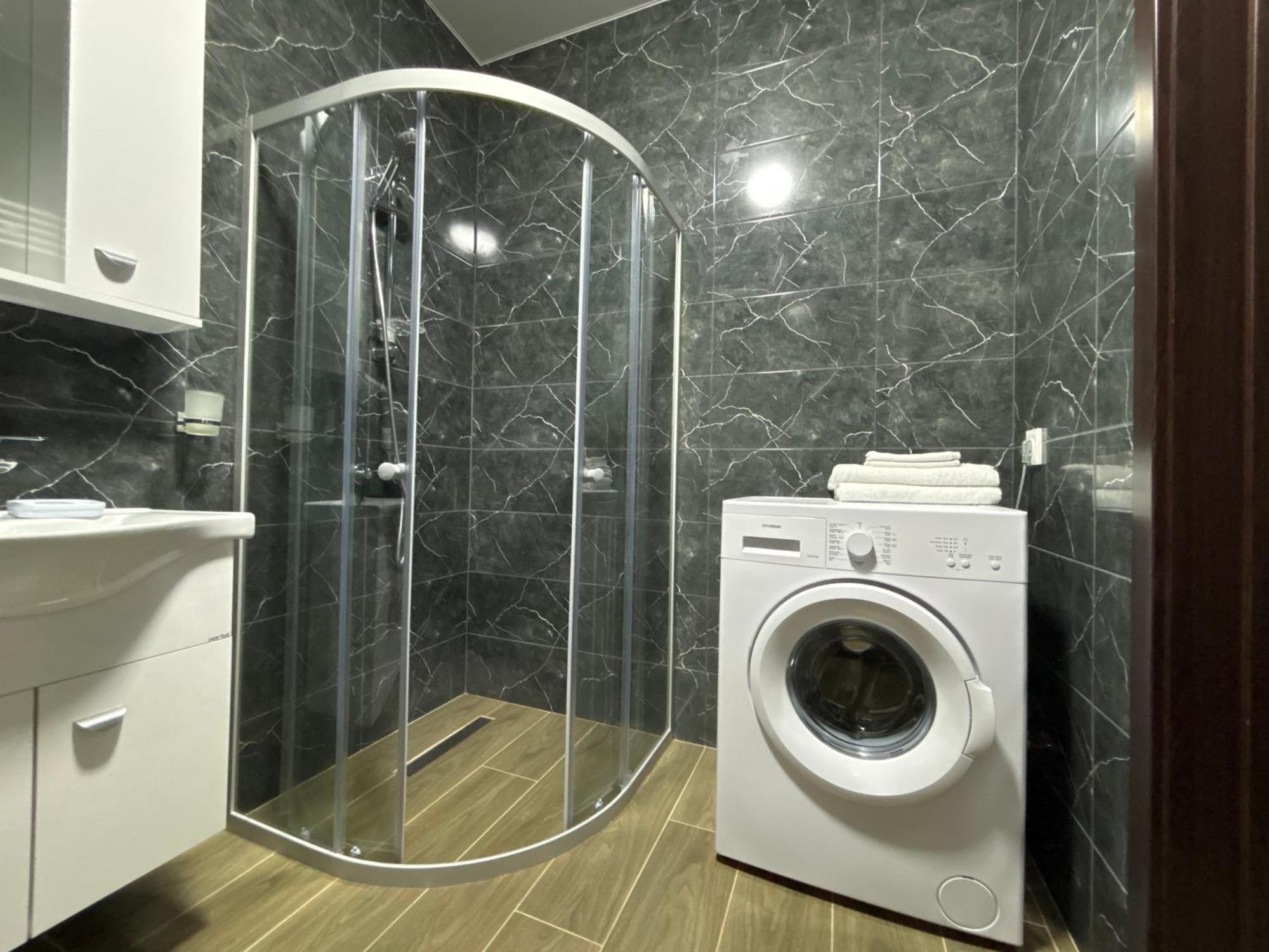 New Apartments "Park Primorsky" Batoemi Buitenkant foto