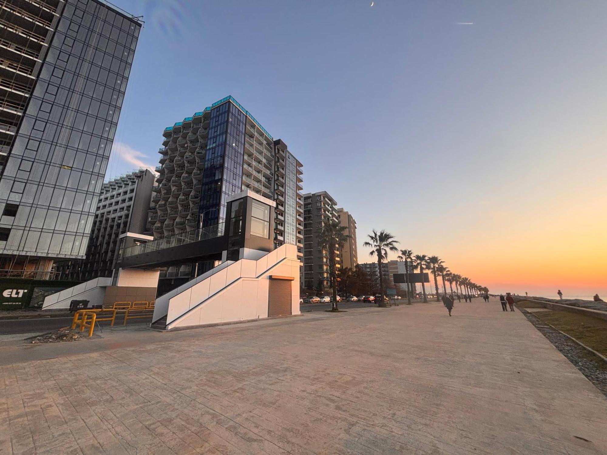 New Apartments "Park Primorsky" Batoemi Buitenkant foto